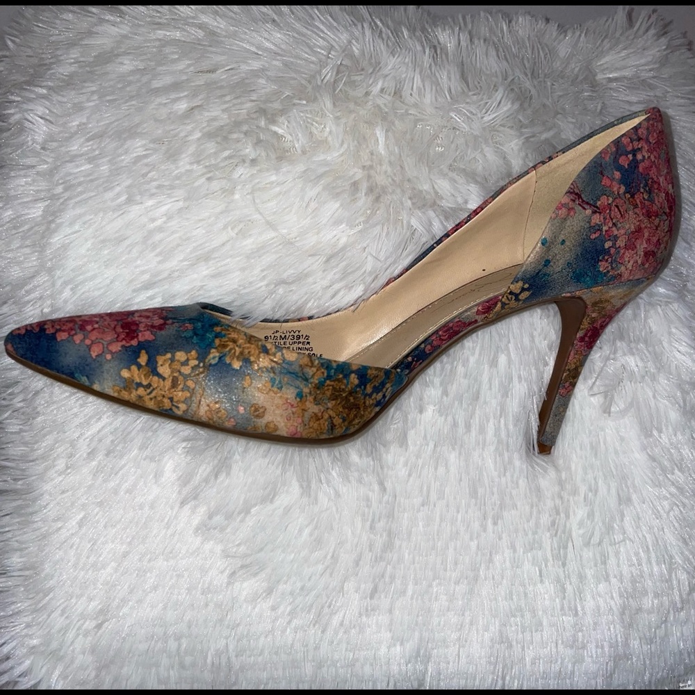 Jessica Simpson Floral Pattern Heels. - Picture 8 of 12